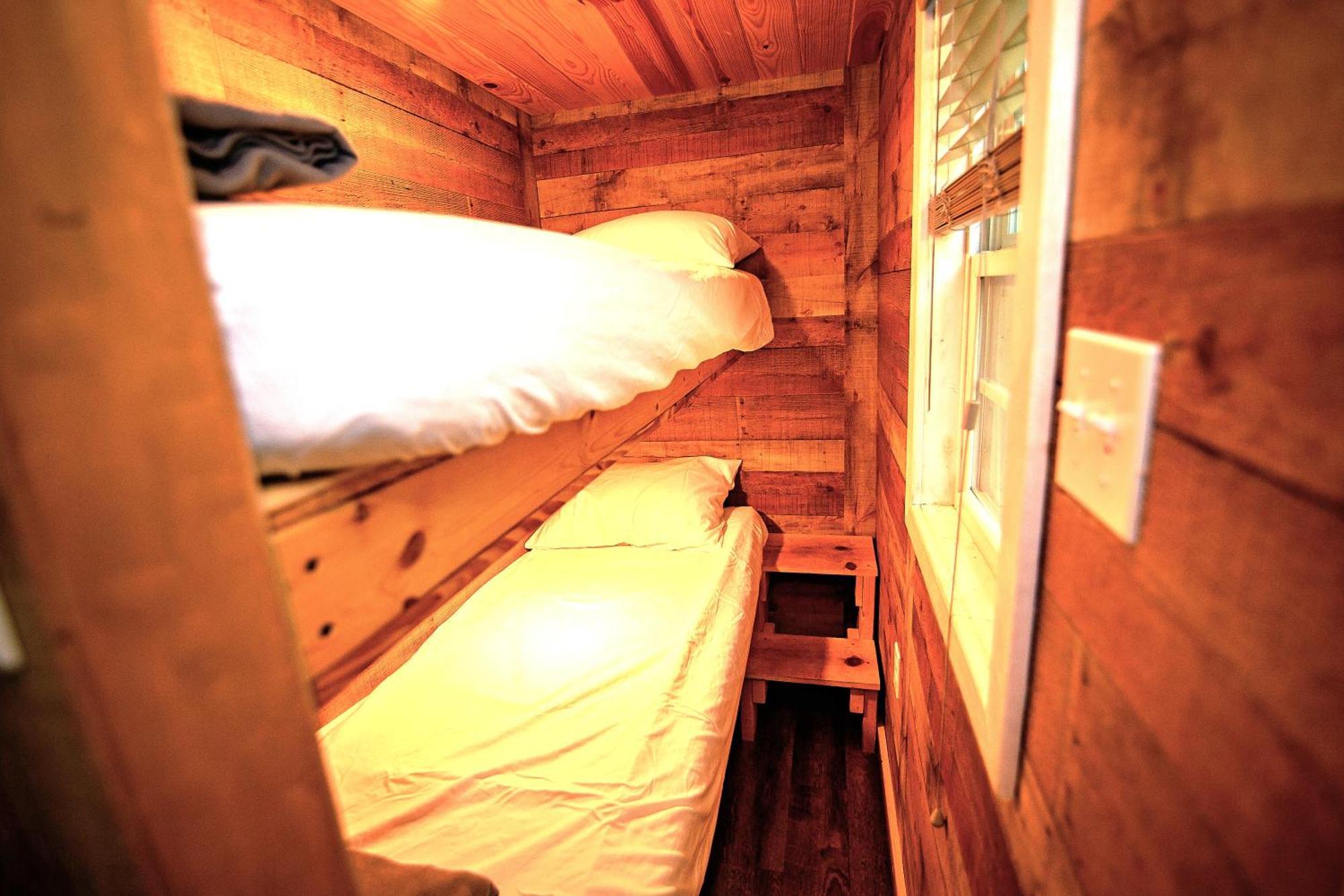 The Americana - Parker Creek Bend Cabins Мурфрисборо Экстерьер фото
